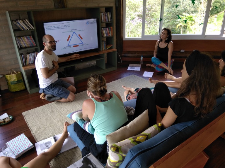especialização em yoga para gestantes com Anne Sobotta na Mantiqueira - Brazil prenatal yoga