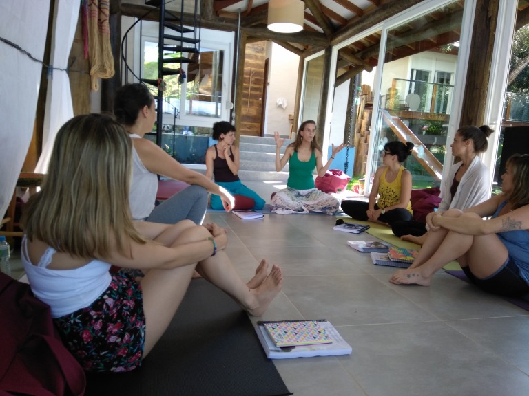 especialização em yoga para gestantes com Anne Sobotta na Mantiqueira - Brazil prenatal yoga