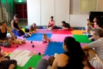 Anne Sobotta yoga e massagem para bebes_família mam_2018_foto karina bacci